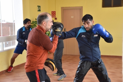  Indian Boxers Reach Spain, Start With Light Training Sessions-TeluguStop.com