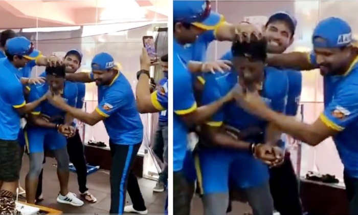  Viral Video Indian Senior Cricketers Enjoying In Raipur Road Safety T20 Series-TeluguStop.com