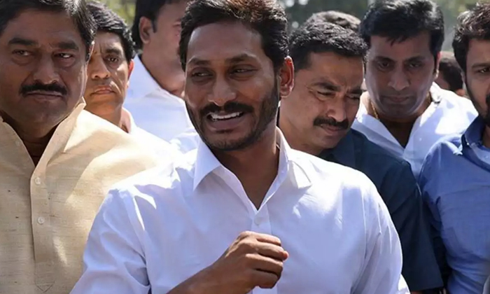  Jagan Who Gave The Post Of Muncipal Chaiman To The Most Comman People  Jagan, Ys-TeluguStop.com