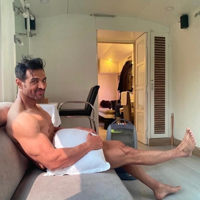  John Abraham Is ‘waiting For Wardrobe’, Poses With Just A Pillow!-TeluguStop.com