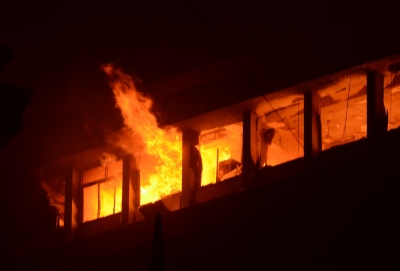  Major Fire Breaks Out At A Building In Kolkata-TeluguStop.com