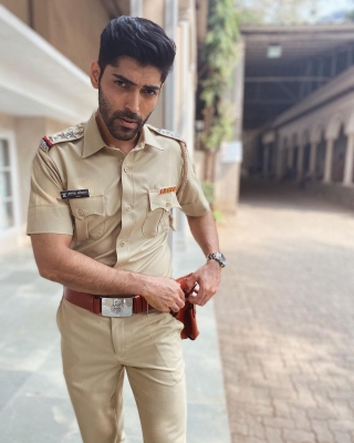  ‘masaba Masaba’ Actor Smaran Sahu Plays Mumbai Cop In New Series-TeluguStop.com