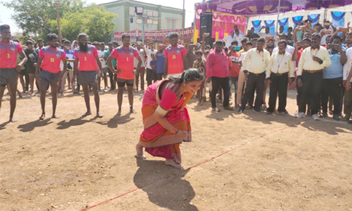  Mla Roja Kabaddi Playing Photo Goes Viral In Social Media , Mla Roja, Kabaddi Pl-TeluguStop.com