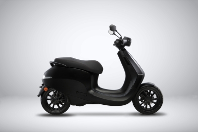  Ola Showcases 1st Electric Scooter, Aims 1 Cr Bikes By 2022-TeluguStop.com