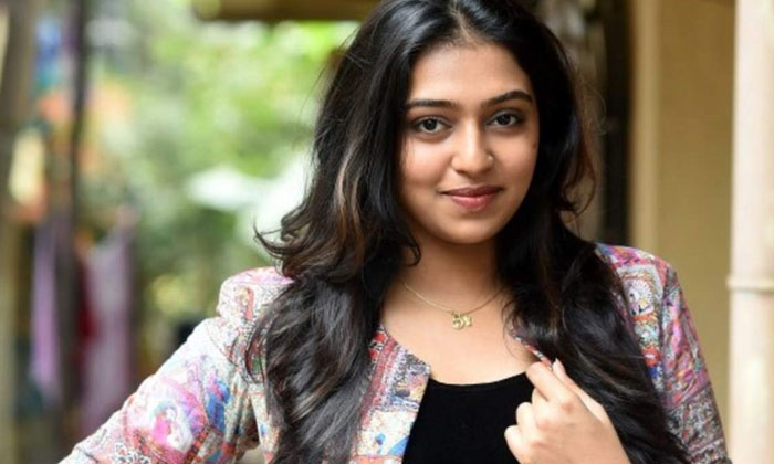  Netizens Trolls Actress Lakshmi Menon For Over Make Up While Sleeping Lakshmi Me-TeluguStop.com