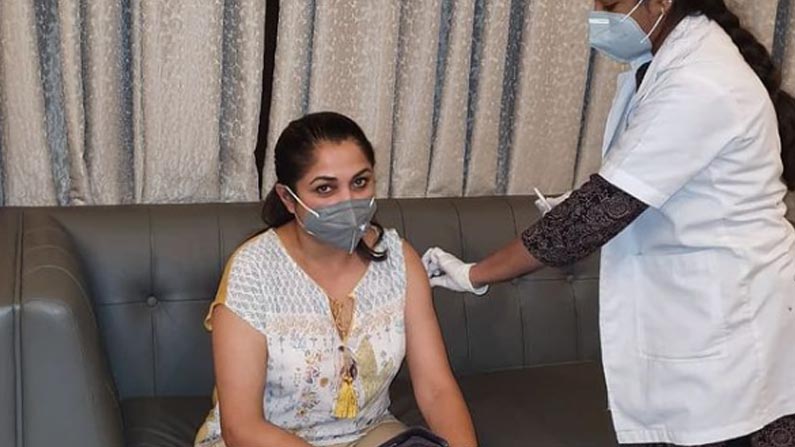  Ramya Krishna Corona Vaccine  Photo Goes Viral In Social Media, Corona Vaccine,-TeluguStop.com