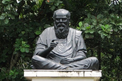  Row Over Saffron, Ash Smeared On Periyar Statue-TeluguStop.com