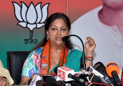  Show Of Strength: Raje Warns Gehlot, Silences Anti-faction-TeluguStop.com