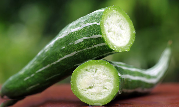  Snake Gourd Helps To Reduce Dandruff! Snake Gourd, Reduce Dandruff, Dandruff, Ha-TeluguStop.com