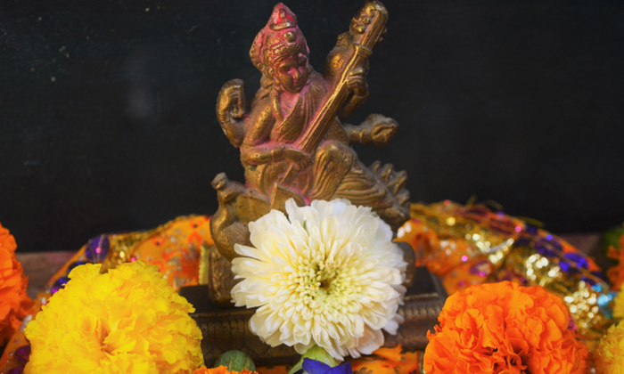  Do You Know How To Go To Any Temple When Women Go Women, Temple, Pooja, Saraswat-TeluguStop.com