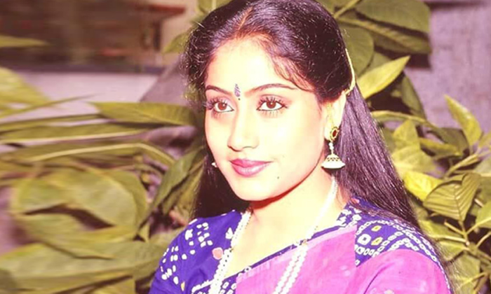  Actress Vijayashanthi Crossed Star Heroes Two Times, Actress Vijayashanthi, Osey-TeluguStop.com