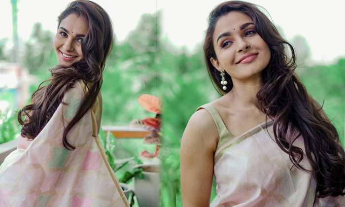Bollywood Singer And Actress Andrea Jeremiah Latest Pictures  - Actressandrea Andrea Jeremiah Andreajeremiah High Resolution Photo