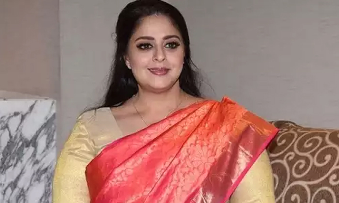  Nagma Tested Positive For Corona Cine Actress Political Leader Nagma, Cine Actre-TeluguStop.com