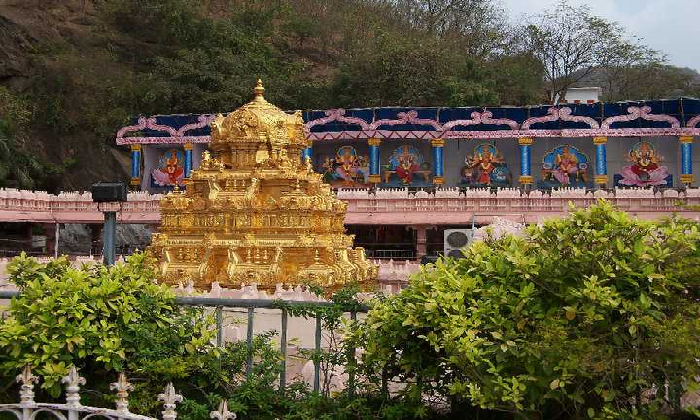  5 Priests And 43 Staff Tested Corona-positive In Vijayawada Durga Temple !!-TeluguStop.com