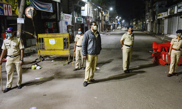  Night Curfew Enforced In 20 Cities In The State Of Gujarat  Gujarat, Night Curfe-TeluguStop.com