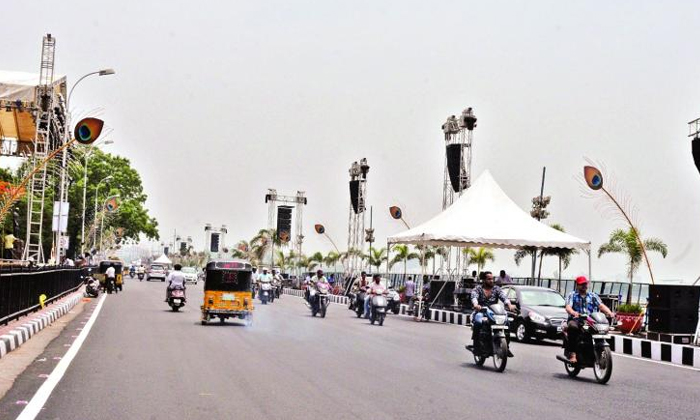  Authorities Impose Traffic Restrictions On Hyderabad Tank Bund Today Hyderabad,-TeluguStop.com