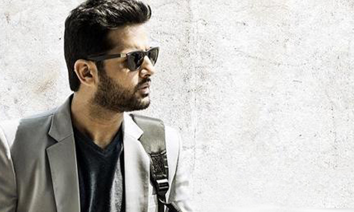  First Look: Nithiin’s Romantic Ride With Nabha-TeluguStop.com