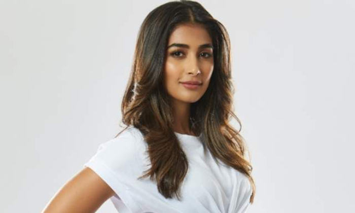  Pooja Hegde Tests Positive For Covid-19-TeluguStop.com