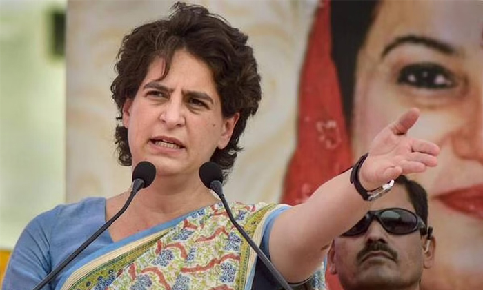  Priyanka Gandhi Makes Serious Comments On Cm Yogi Adityanath , Priyanka Gandhi,-TeluguStop.com