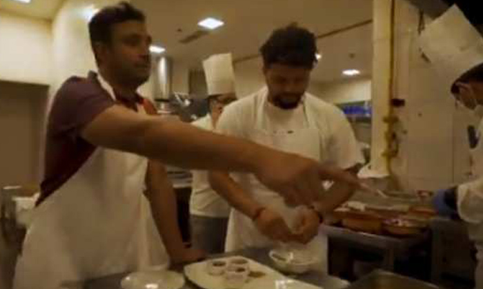  Indian Cricketers Suresh Raina And Ambati Rayudu Cooks Biryani,  Suresh Raina ,-TeluguStop.com