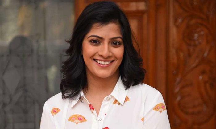  Varalakshmi Turned As A Megastar Sister For Lucifer Remake, Tollywood, Telugu Ci-TeluguStop.com