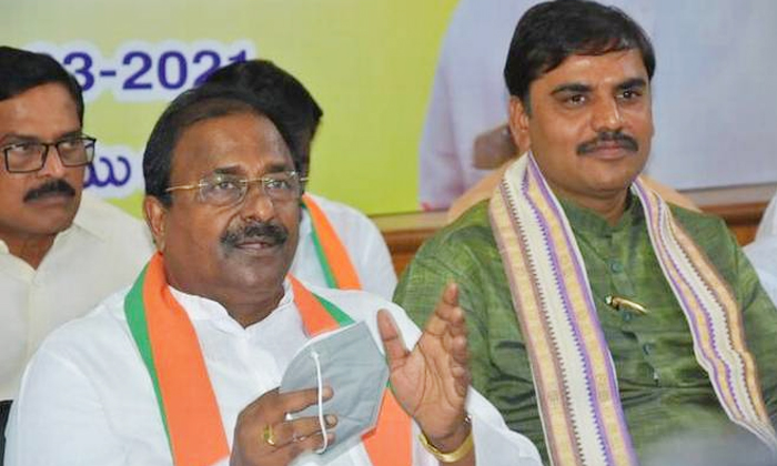  Ap Bjp Troubled With Somu Veerraju And Vishnuvardhan Reddy Behavior , Bjp, Janas-TeluguStop.com