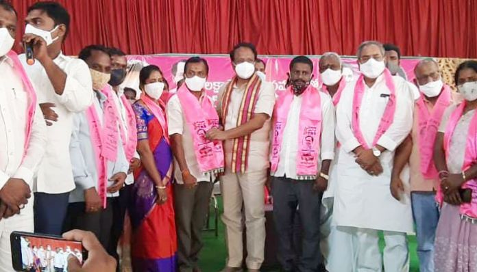  Jadcherla Bjp Mla C Lakshma Reddy Join Trs, Jadcharla, Bjp Leader, Lakshmareddy,-TeluguStop.com