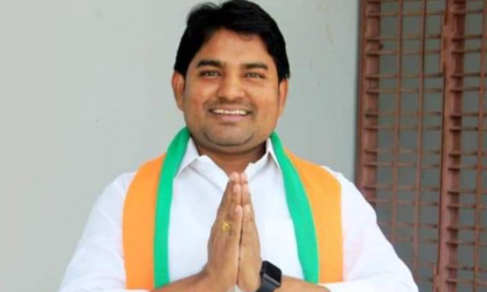  Strange Situation In Sagar Election Campaign  Bjp, Ravi Kumar Naik, Tears, Nagar-TeluguStop.com