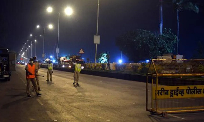  Corona Effect In Up The Three Citys In Night Curfew Utter Pradesh, Delhi, Gujara-TeluguStop.com