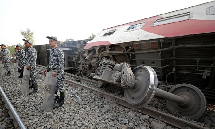  Egypt Cairo Terrible Train Accident 11 Dead , Egypt, Cairo, Train, Train Acciden-TeluguStop.com
