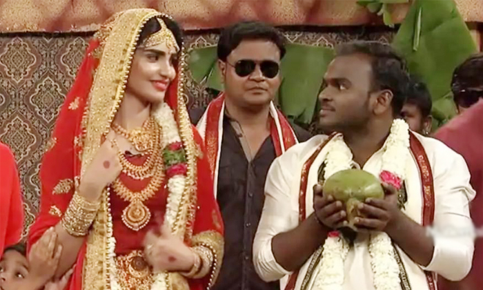  Finally Jabardasth Immanuel And Varsha Gets Marriage Roja Comment Is Highlight ,-TeluguStop.com