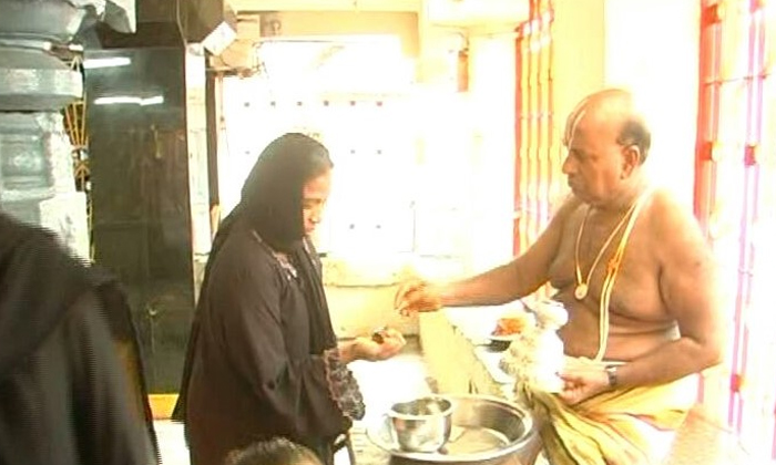  Which Muslim Devotee Invites His Son In Law Venkateswara To Come Home For Ugadi-TeluguStop.com