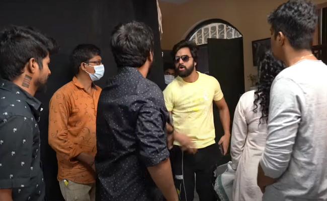  Biggboss Sohel Serious On Artist Shooting Spot-TeluguStop.com