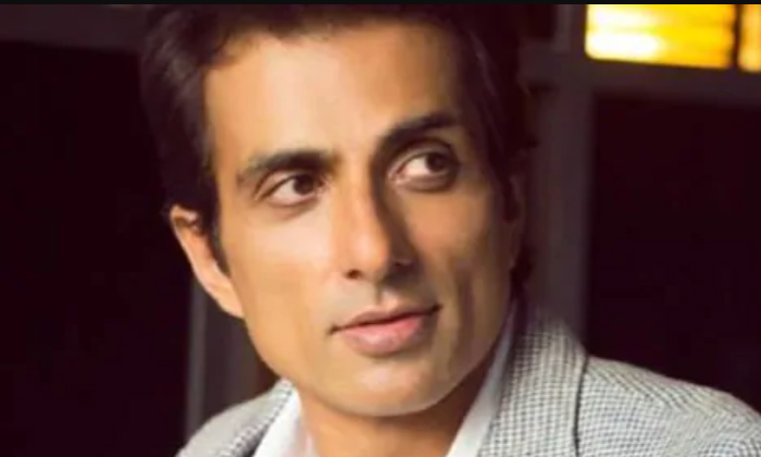  Sonusood Pays 7lakhs Hospital Bill And Saves Child Life, Sonusood, Real Hero, Lo-TeluguStop.com