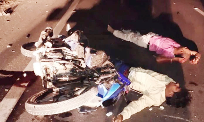  Terrible Road Accident In Kodangal Vikarabad District , Kodangal, Terrible Road-TeluguStop.com