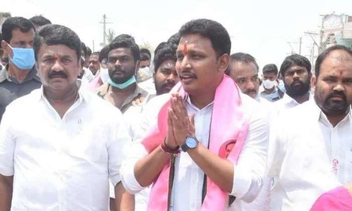  Trs Candidate Who Exercised His Right To Vote In Nagarjunasagar By-election Poll-TeluguStop.com
