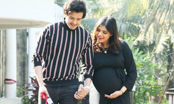  Anirudhh Dave Wife Shubhi Ahuja Left 2months Old Baby For Covid Positive Husband-TeluguStop.com