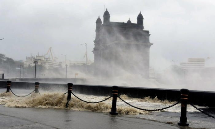  Cyclone Tauktae Two Heavy Barges Drifted Mumbai Sea, Mumbai, Tauktae Effect, Big-TeluguStop.com