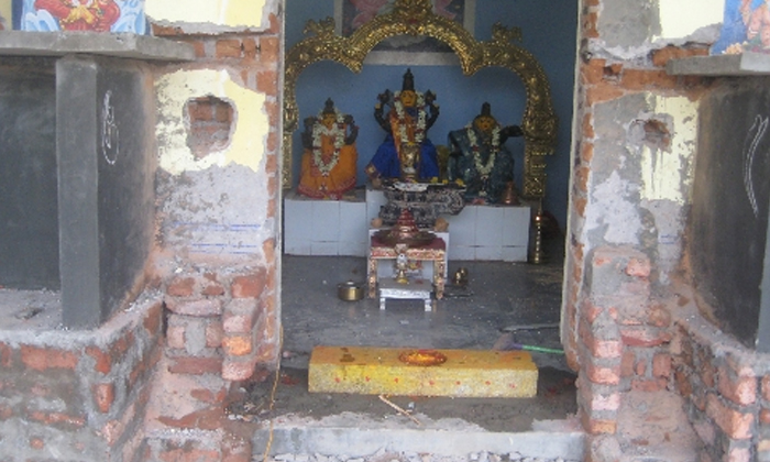  Why Do We Bow At Temple Entrance Before Entering 2 Temples, Entrence, Gadapa, Po-TeluguStop.com