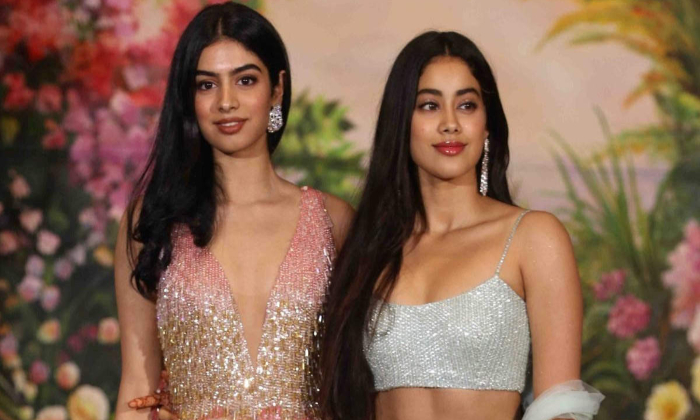  Khushi Kapoor Plan To Tollywood Entry, Jhanvi Kapoor, Sridevi, Bollywood, South-TeluguStop.com