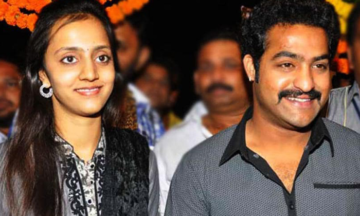  Fans Take Over Social Media To Wish Ntr Lakshmi Pranathi On Their Wedding Annive-TeluguStop.com