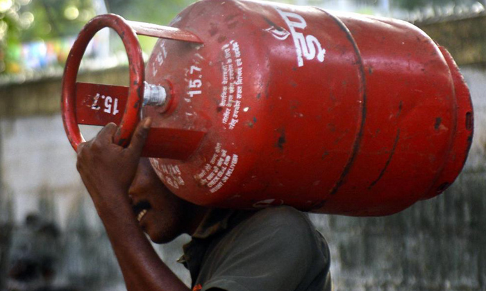  Lpg Dealers Stopped Gas Home Delivery Corona Lockdown, Gas Home Delivery ,lpg D-TeluguStop.com