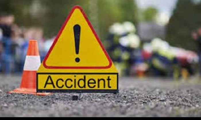  13 Passengers Killed In Road Mishap In Pakistan, Pakistan, Punjab Province, Atto-TeluguStop.com