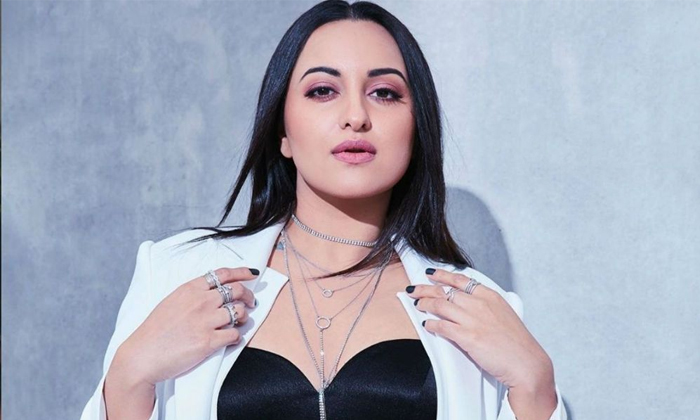  Sonakshi Sinha To Make Her Digital Entry, Bollywood, Tollywood, Ott, Amazon Prim-TeluguStop.com