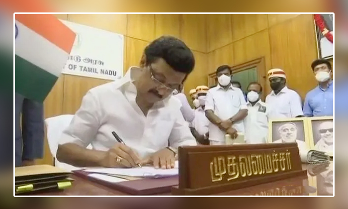  Tamilanadu Cm Mk Stalin Signed 5 Orders Dmk Manifesto , 5 Orders,cm, Dmk Manifes-TeluguStop.com