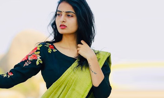  Unique In Saree Fans Who Say Dont Kill With Beauty Ananya, Glamour, Social Media-TeluguStop.com