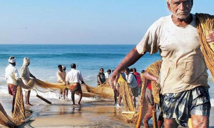  Jagan Keeps His Promise To Fishermen Ys Jagan, Andhra Pradesh , Ap Cm Ys Jagan ,-TeluguStop.com