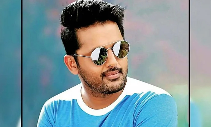  Nithin Childhood Photo Goes Viral In Social Media, Child Hood Photo, Goes Viral,-TeluguStop.com