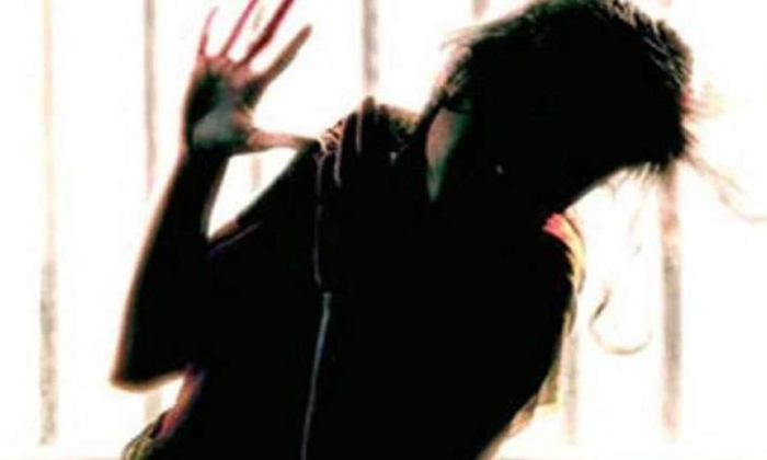  Corona Positive Patient Rape Attempt On Lady Corona Patient In Orissa, Rape Atte-TeluguStop.com