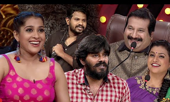  Hyper Aadi Punches On Rashmi Sudheer In Extra Jabardasth Show, Extra Jabardast S-TeluguStop.com